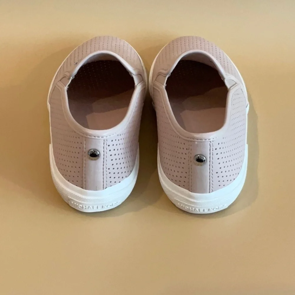 Micheal Micheal Kors woman’s pink perforated sneaker